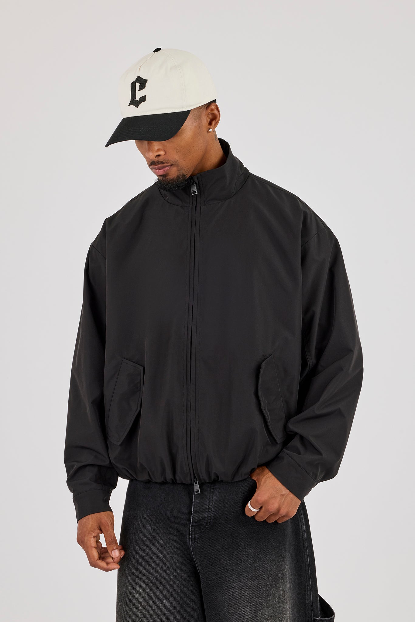 Trichterhals-Nylonjacke – Schwarz